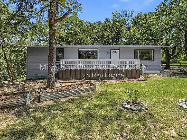 101 Lakewood Ln — Photo 1