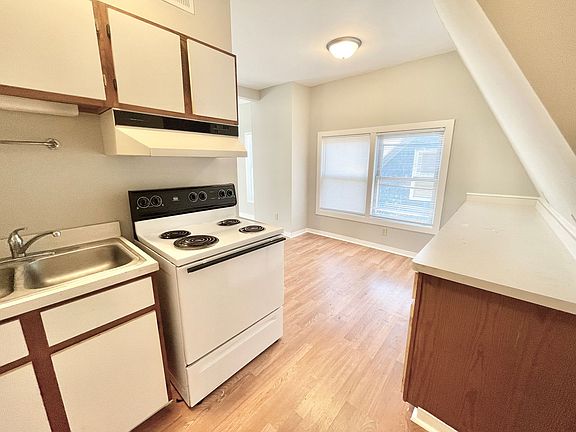 5th image of 1718-34 E Lafayette Pl #1718-4