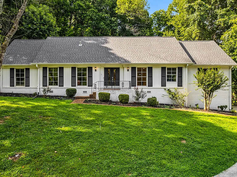 6616 Valley Dr — Photo 2