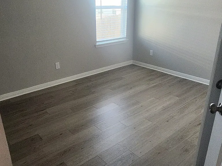 11505 Orbital St — Photo 9