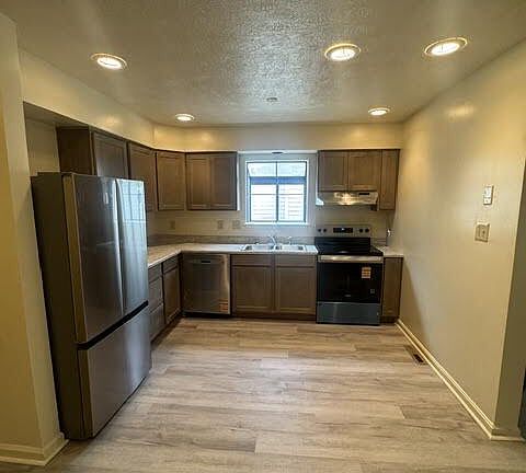 4th image of 132 W Main St