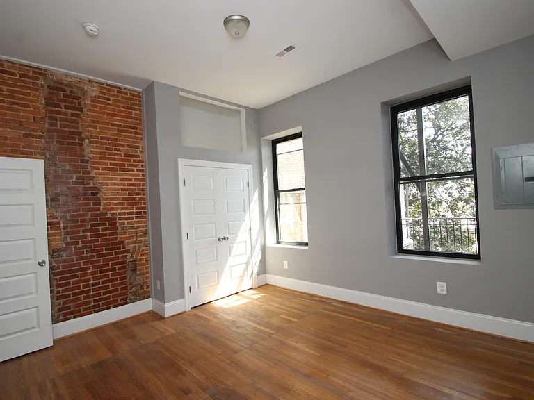 211 W Lanvale St — Photo 14
