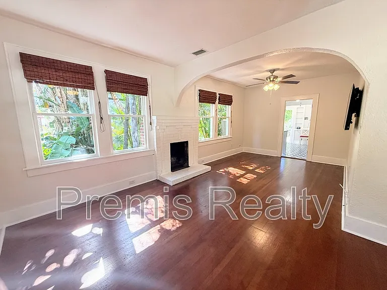 1103 Charles St — Photo 7
