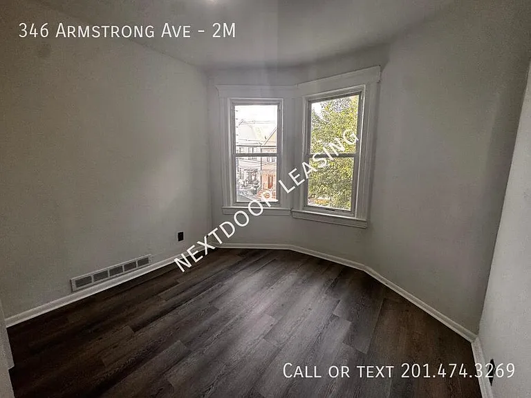 346 Armstrong Ave #2M — Photo 6