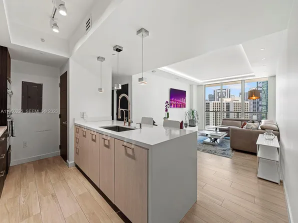 500 Brickell Ave APT 2203, Miami, FL 33131