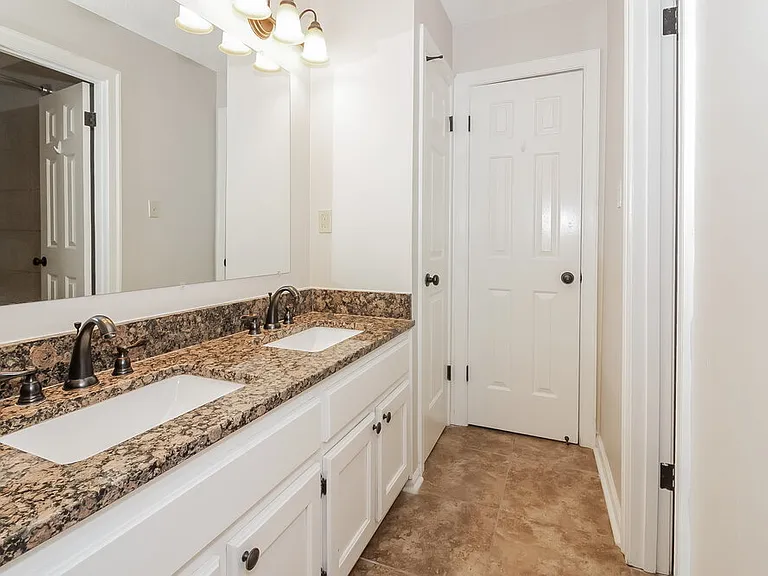 476 Griffon Dr — Photo 13