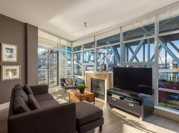 628 Kinghorne Mews #805, Vancouver, BC V6Z 3H6