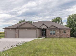 7432 N 1675 East Rd, Heyworth, IL 61745