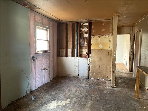 3rd image of 2409 Belmeade St