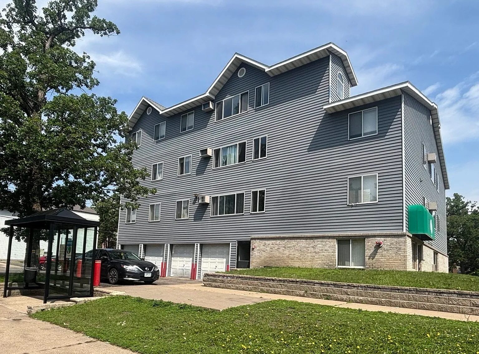 4 bed, $350 — Photo 1