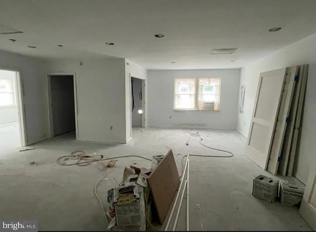 2 bed, 1.0 bath, $2,200 — Photo 3