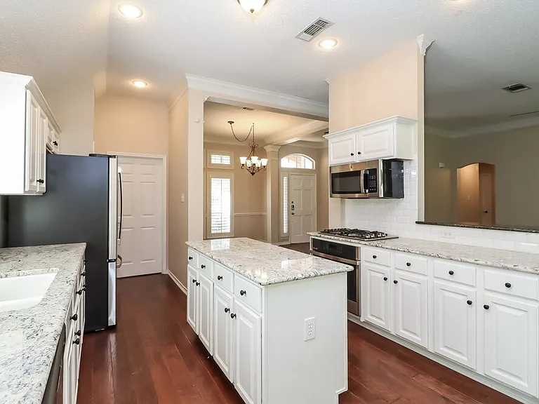 1933 Perry Dr — Photo 8