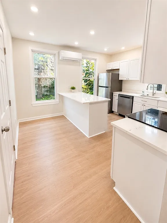 2 bed, 1.5 bath, 990 sqft, $3,250 — Photo 3