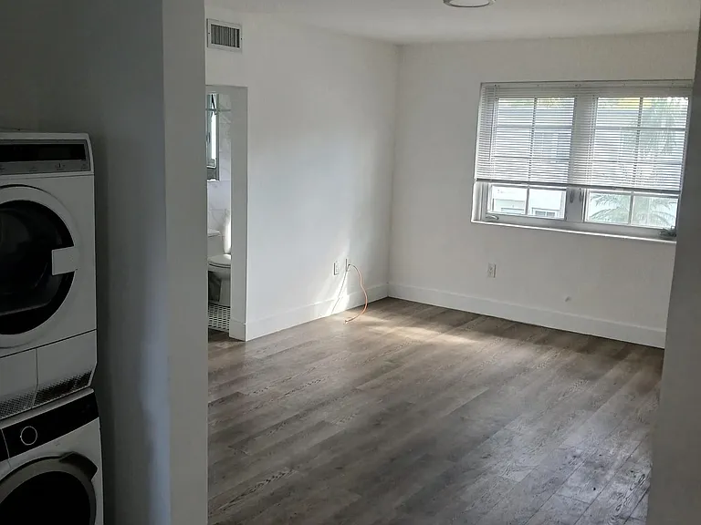 960 SW 2nd St #1 — Photo 17