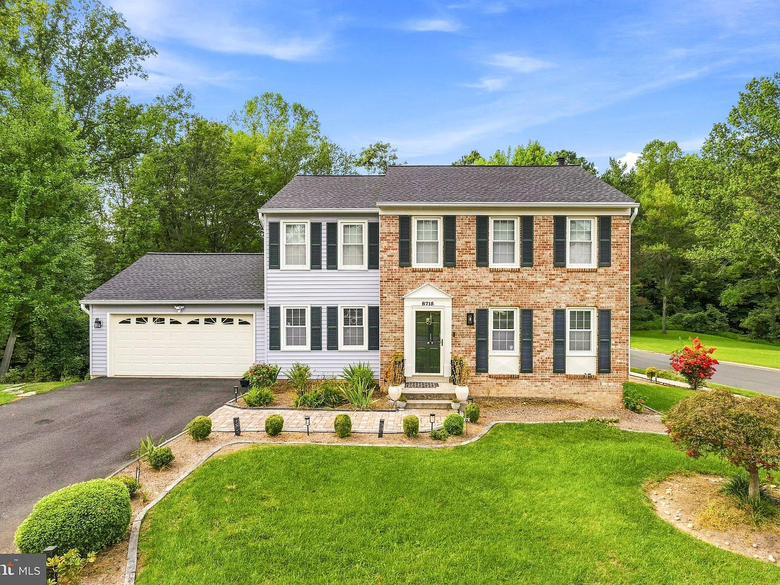 5 bed, 3.5 bath, 3690 sqft, $4,800 — Photo 1