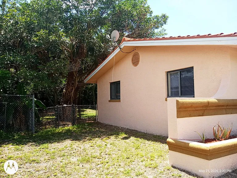 1439 Glick Dr — Photo 22
