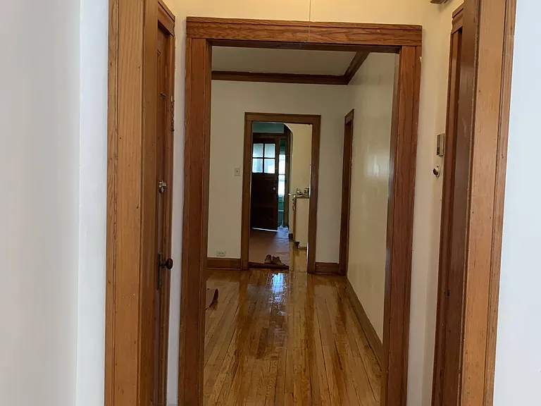 W Altgeld St — Photo 9