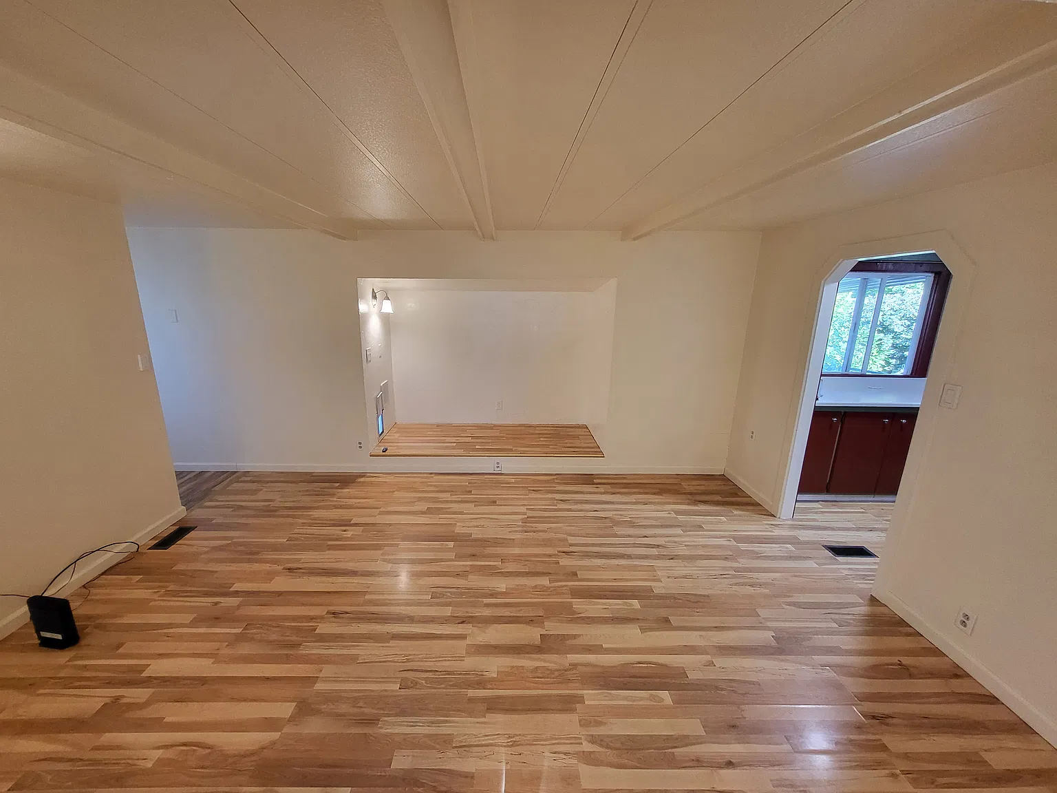 3 bed, 950 sqft, $2,100 — Photo 4