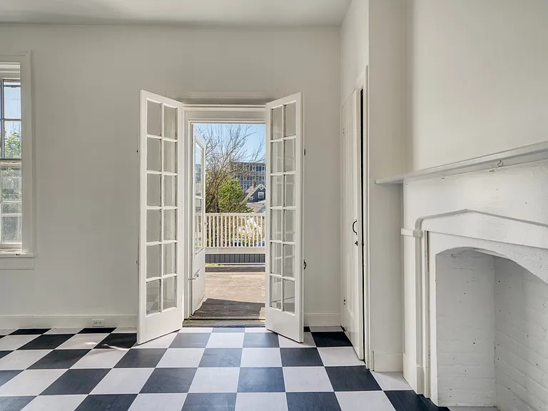 Door from kitchen to 350 sf deck