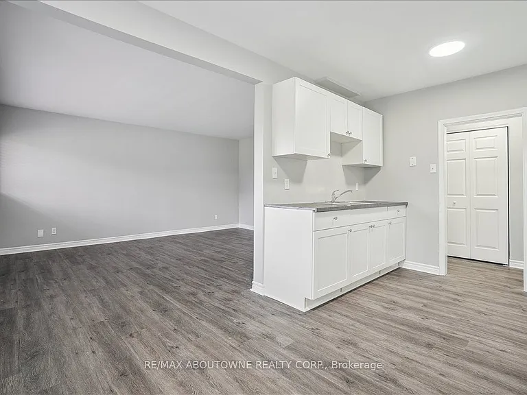 2354 Queensway Dr #2 — Photo 23