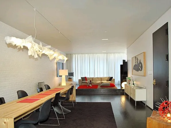 302 Elizabeth Street image 1 of 2