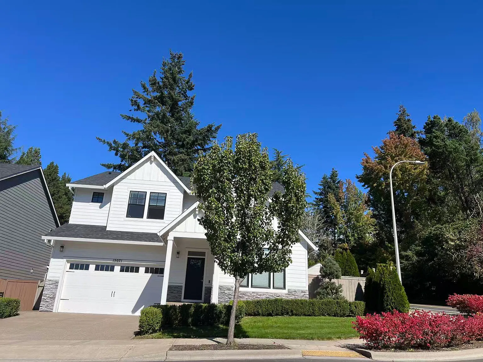 4 bed, 2.5 bath, 2641 sqft, $3,500 — Photo 2