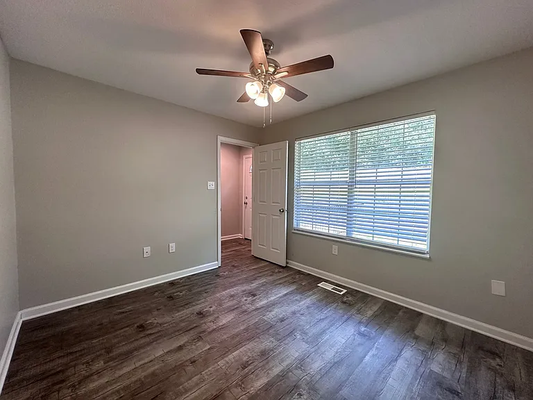 4206-4212 Plummer Rd NE — Photo 5