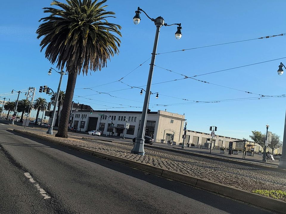 Building Photo 4
