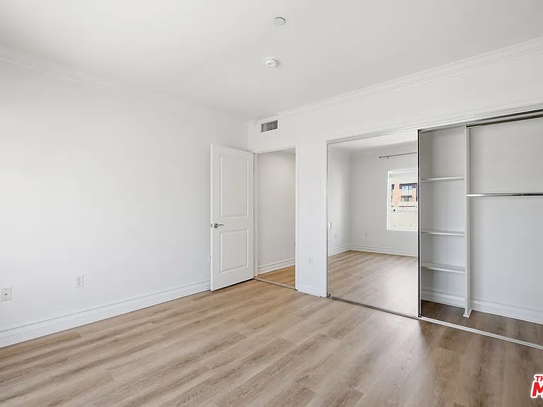 1878 Greenfield Ave #304 — Photo 20