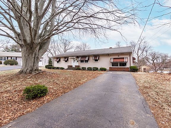 2nd image of 51 Pincushion Rd