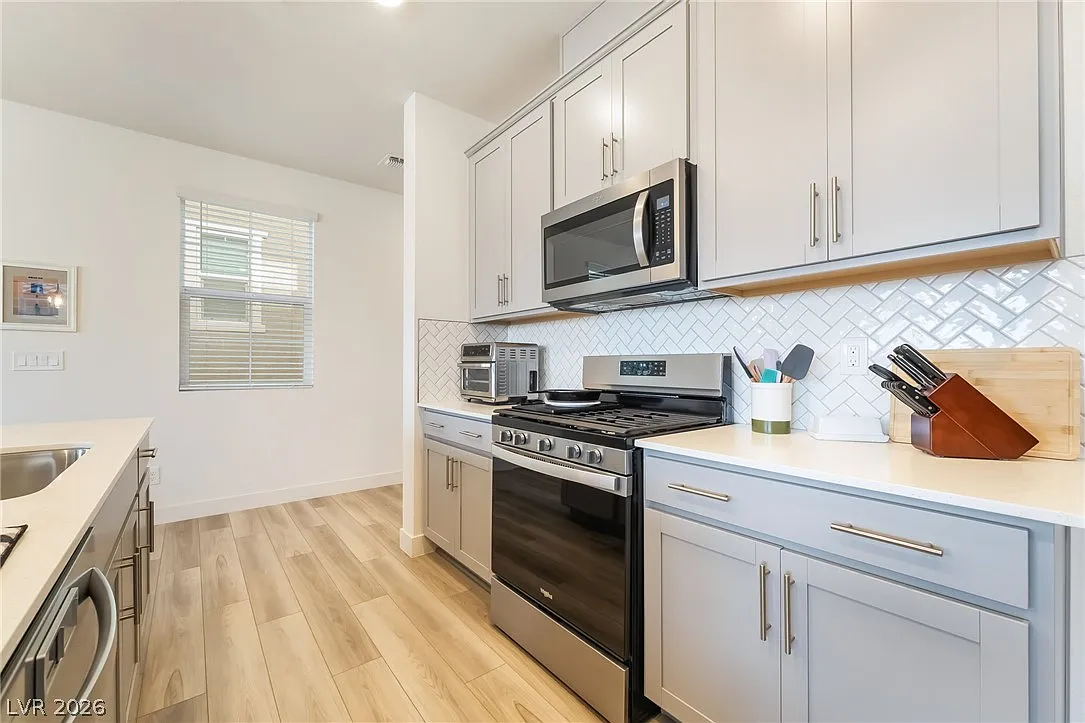 3 bed, 2.5 bath, 2121 sqft, $2,425 — Photo 4