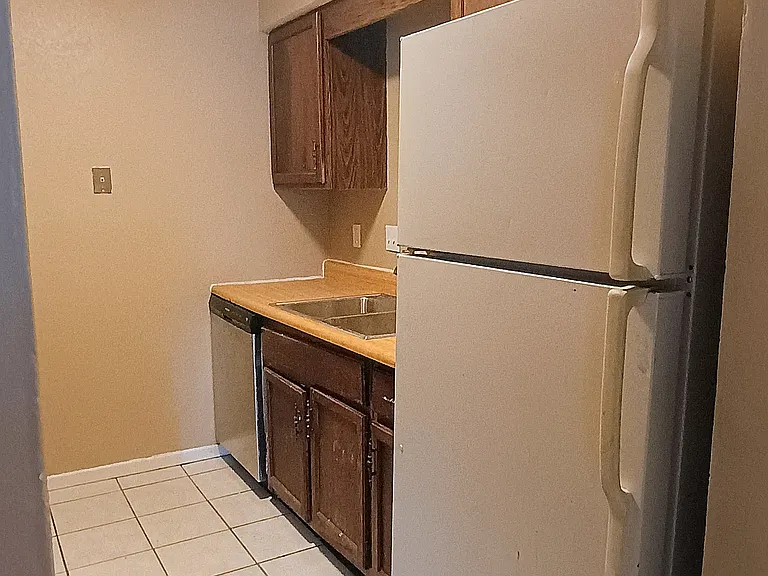 5232 SW 23rd St — Photo 5
