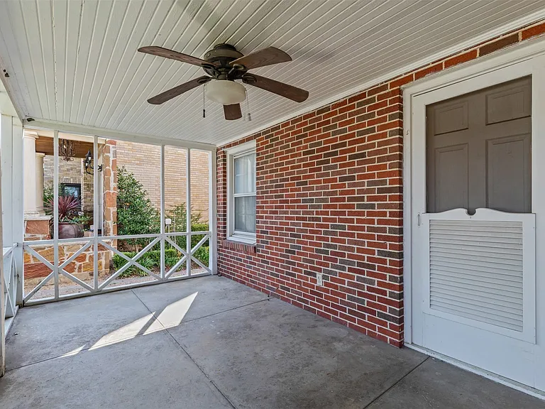 5834 Goodwin Ave — Photo 3
