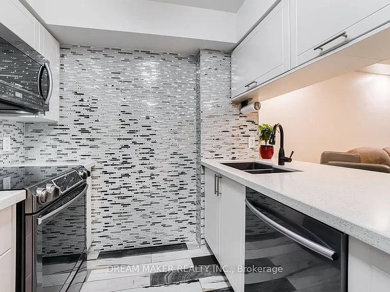 9017 Leslie St #222 — Photo 6