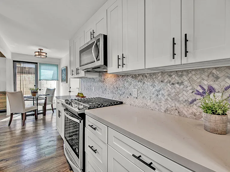 347 Walnut St — Photo 4