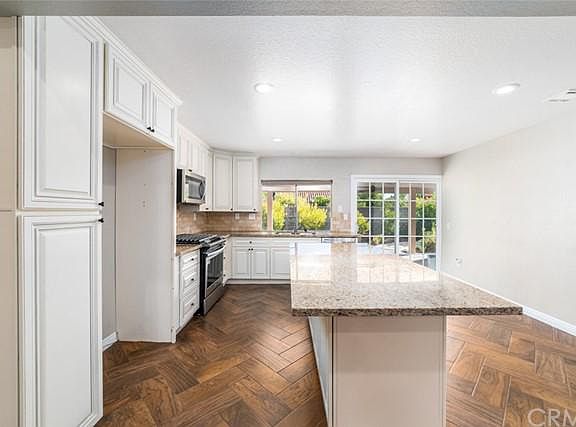 5th image of 14807 Bluebell Dr