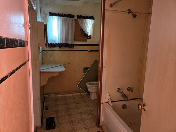 14th image of this home