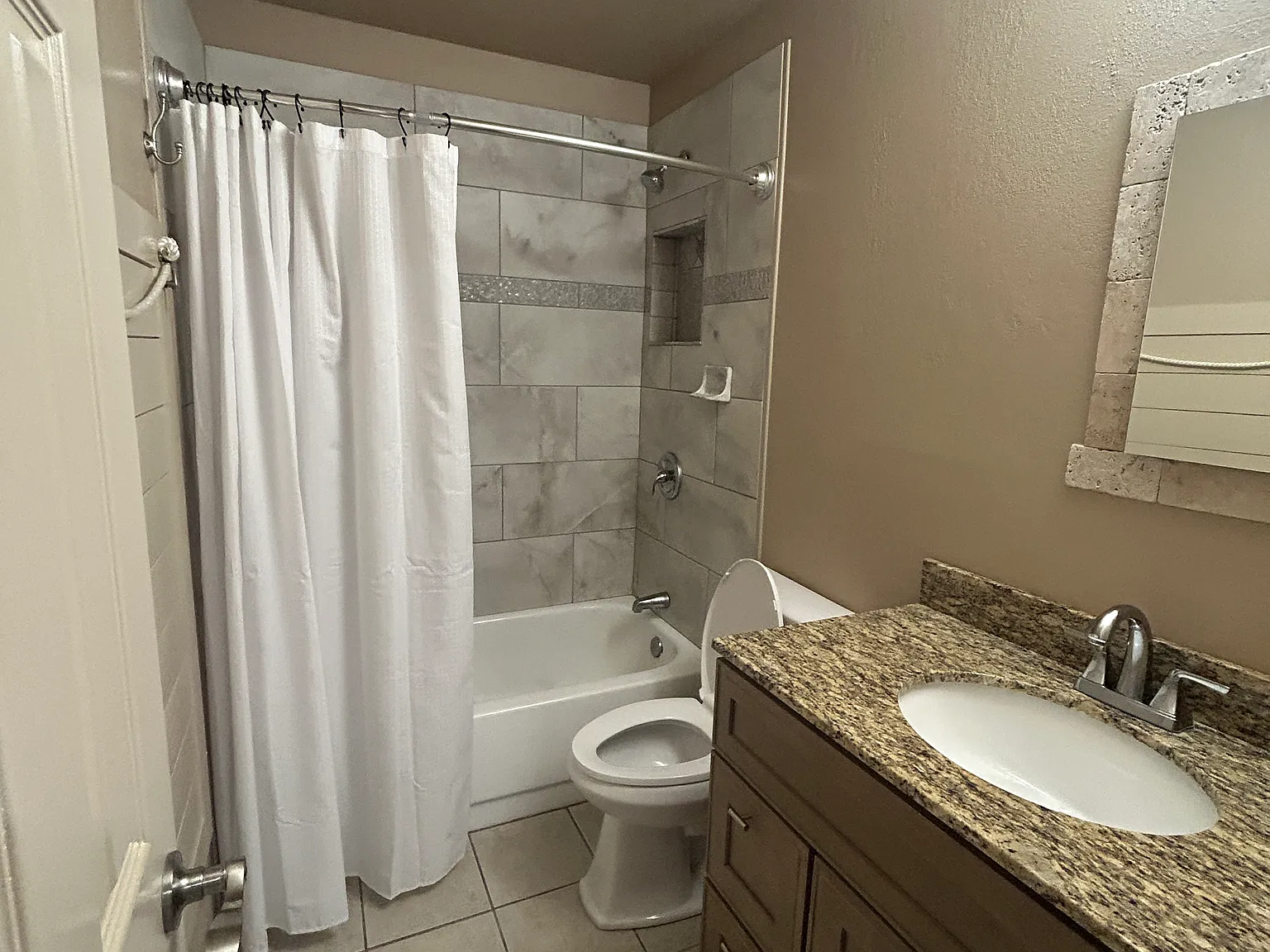 2 bed, 875 sqft, $1,450 — Photo 3