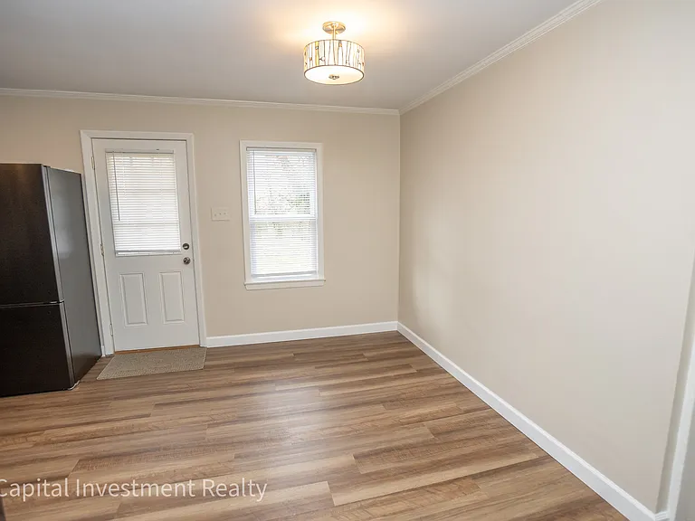 1120 E McCarty St — Photo 14