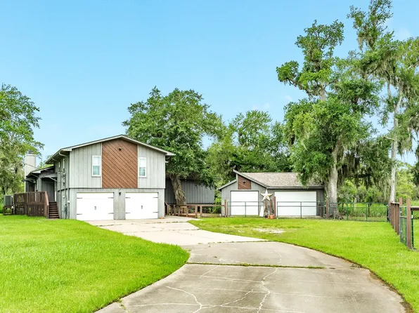 1 Buffalo Ct, Lake Jackson, TX 77566