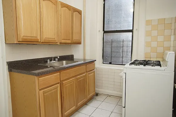 Rented by Norman Raindel, LREB | media 5