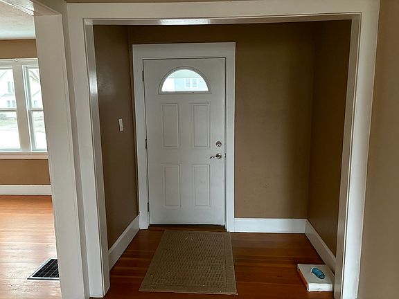 3rd image of 108 N Cherry St