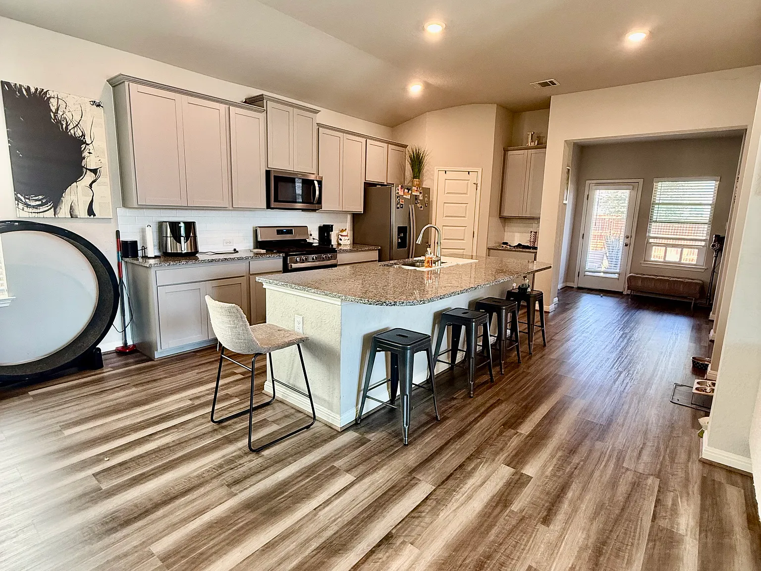 3 bed, 1870 sqft, $2,050 — Photo 3
