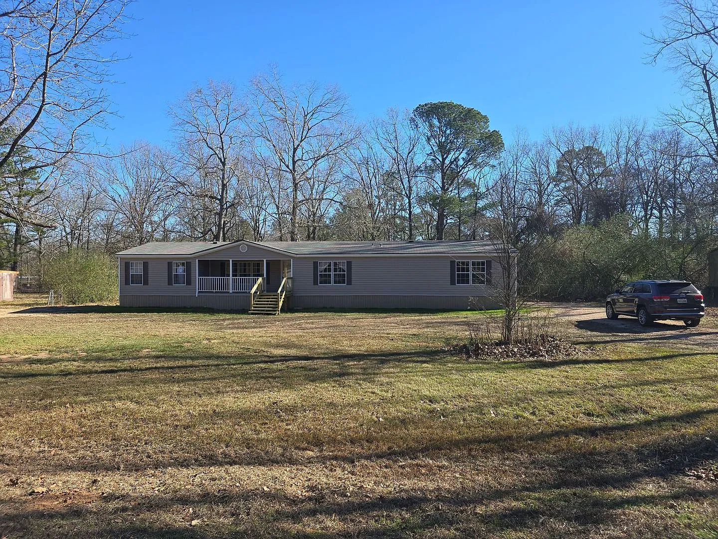Refurbished 4 bedroom 2 bath — Photo 1
