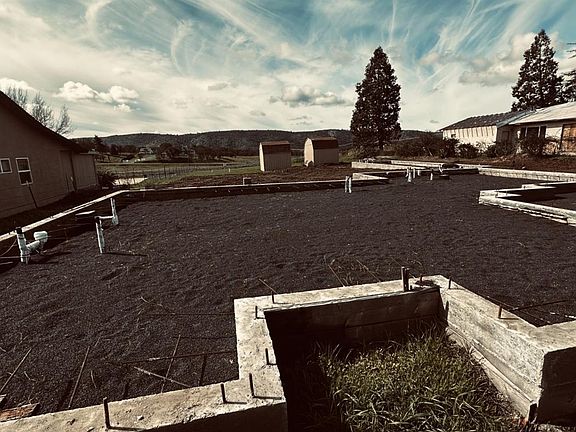 2nd image of 2098 Quail Hill Rd