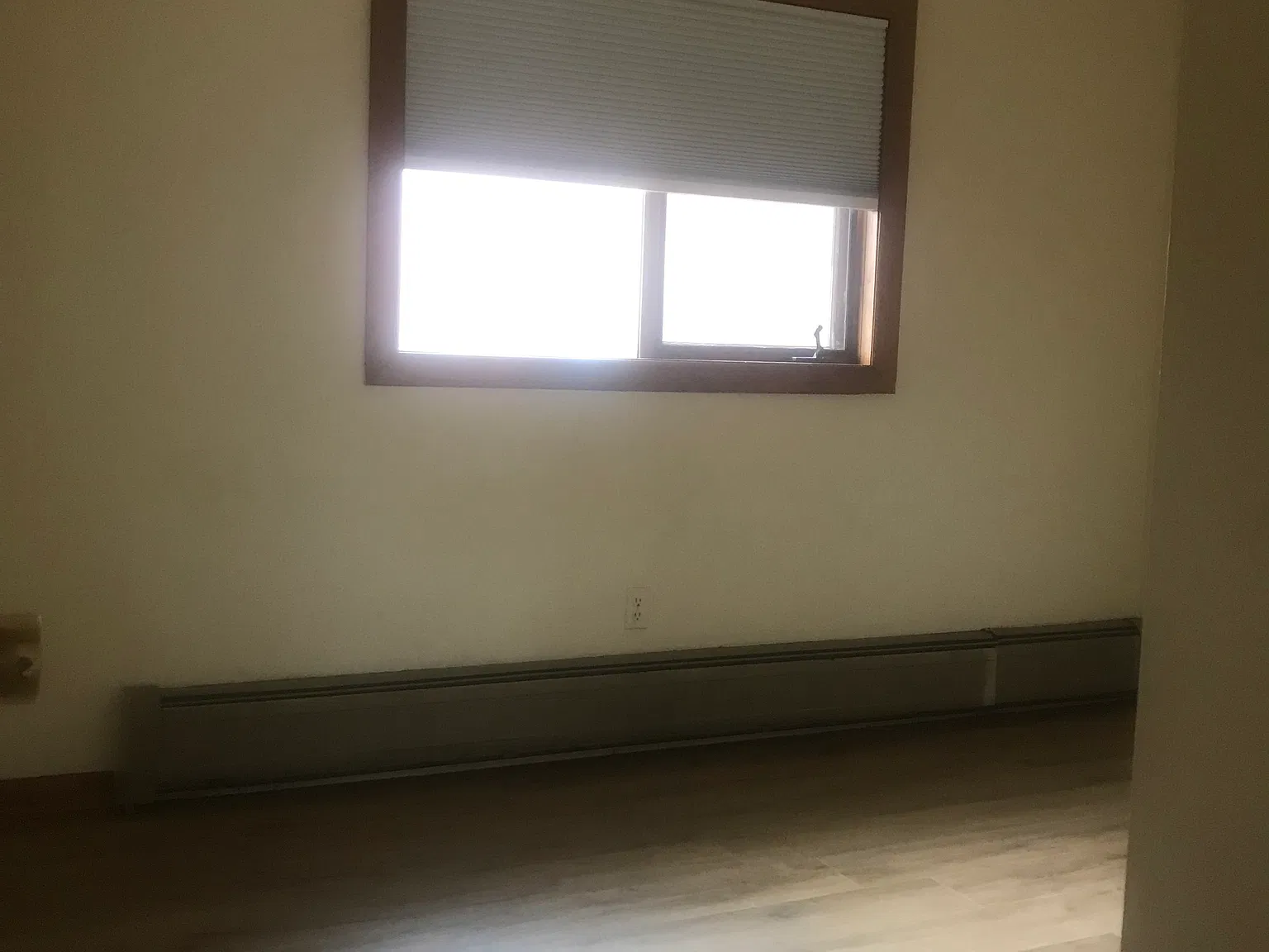 4 bed, 1.5 bath, 1400 sqft, $5,000 — Photo 2