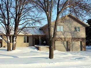 3402 Rivershore Dr S, Moorhead, MN 56560