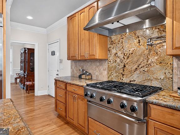 3rd image of 5490 Hampstead Way