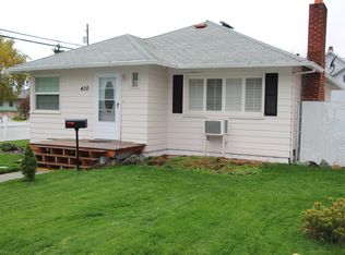 400 NE Dean Dr, Grants Pass, OR 97526