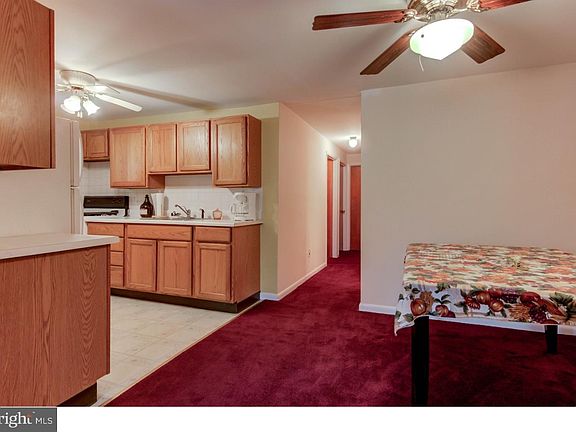5th image of 924 Beechwood Ave